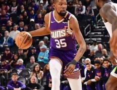 极速电竞-包含杜兰特重返赛场，夺冠首场状态出色，曼联观众沸腾！比赛高潮迭起的词条