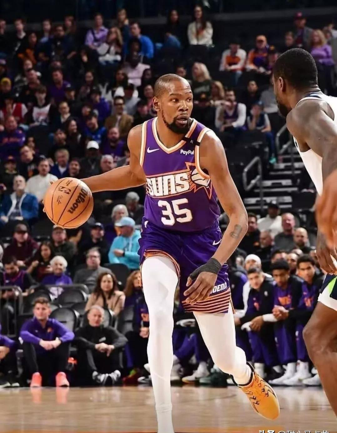 极速电竞-包含杜兰特重返赛场，夺冠首场状态出色，曼联观众沸腾！比赛高潮迭起的词条