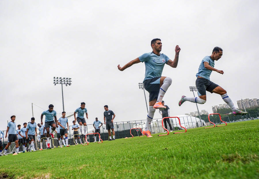 极速竞猜-纽卡斯尔迎中超关键赛，今晚完成体检，赛场秩序良好，年轻球员得到机会(世界杯赛场上的中超球员)