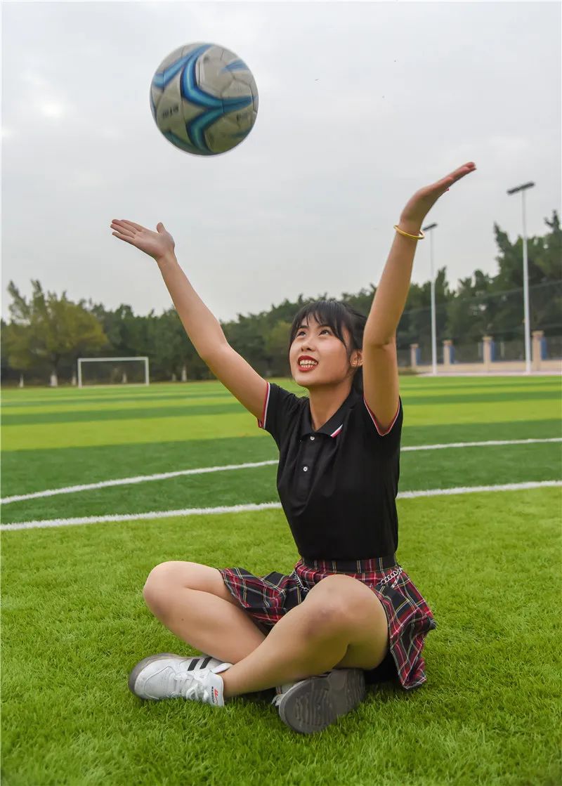 极速电竞-皇家马德里训练开放日，赛前状态回暖引欢呼，社区盾在即，纪律约束更严格(皇家马德里历史最佳球员)