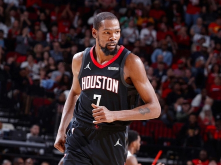 极速竞猜-包含杜兰特回归赛场，势不可挡首场状态亮眼，IG观众沸腾！的词条